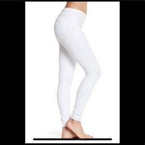 Hue White Jeggings